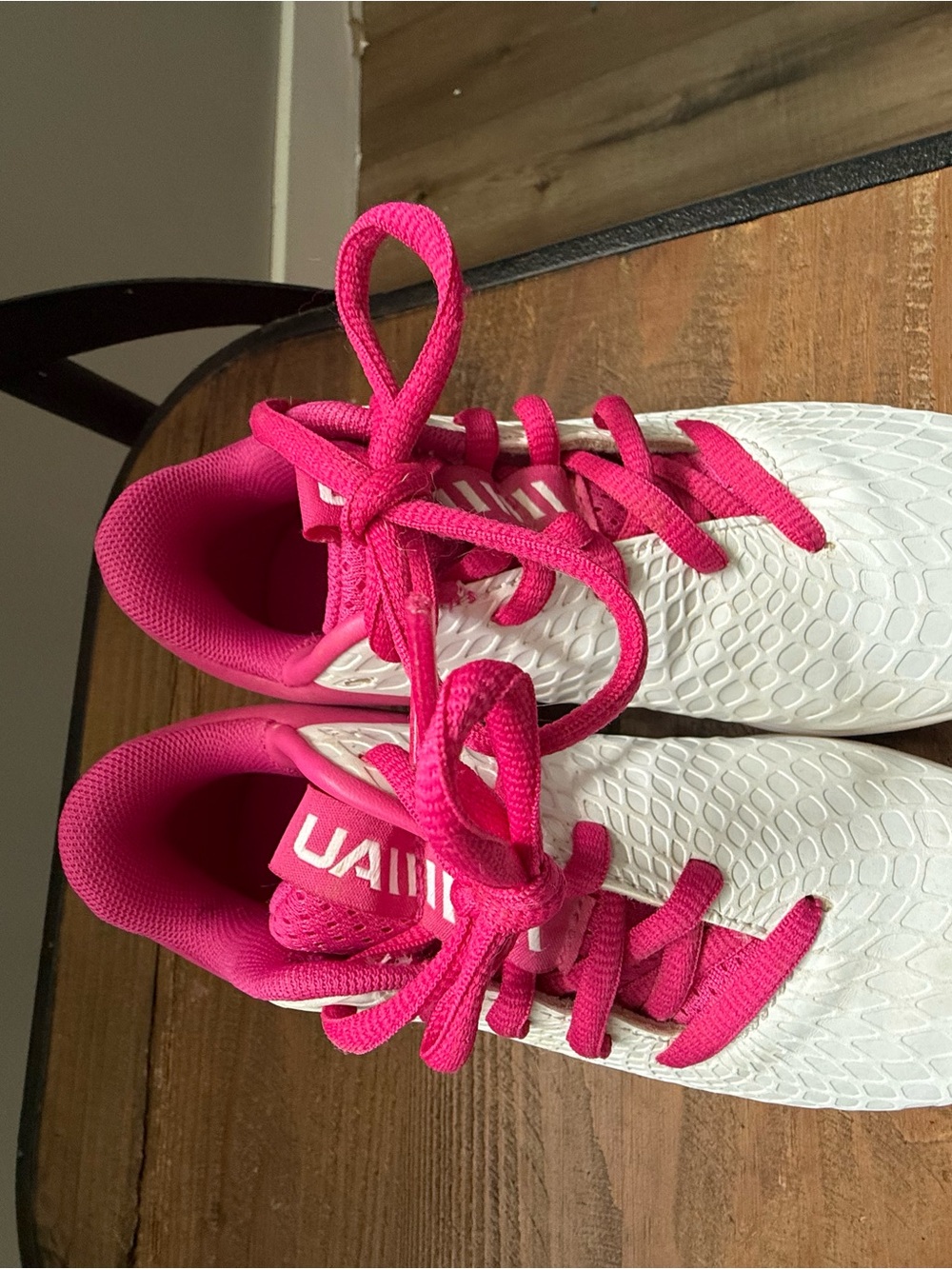 Under Armour Girls Softball Cleats Pink White Youth Size 12C Excellent Condition - Picture 7 of 9